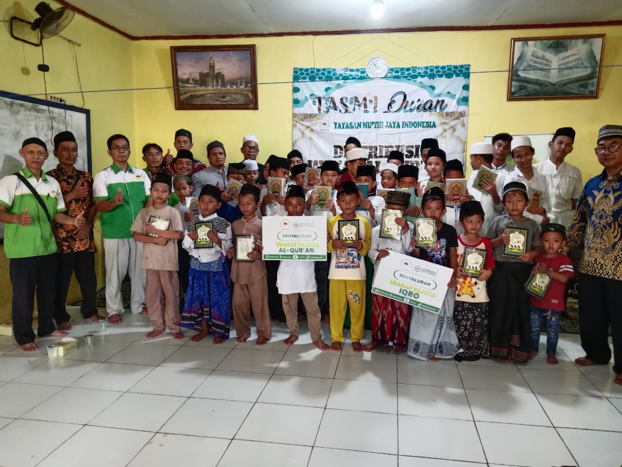 WAKAF QUR'AN DI PONDOK PESANTREN DAARUL HUFADZ